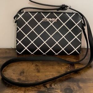 KENNETH COLE Black and white crossbody purse